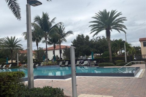 Villa ou maison à vendre à Miami, Floride: 4 chambres, 222.32 m2 № 2009676 - photo 14