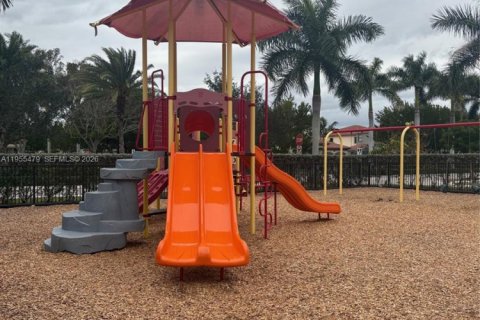 Villa ou maison à vendre à Miami, Floride: 4 chambres, 222.32 m2 № 2009676 - photo 15