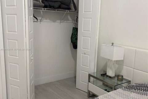 Villa ou maison à vendre à Miami, Floride: 4 chambres, 222.32 m2 № 2009676 - photo 4