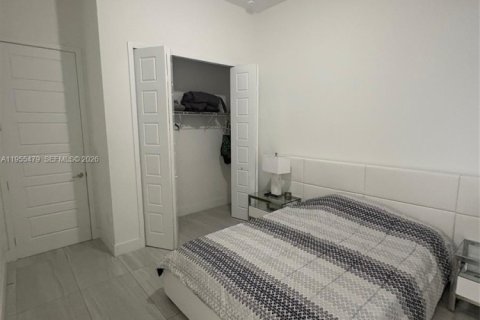 Villa ou maison à vendre à Miami, Floride: 4 chambres, 222.32 m2 № 2009676 - photo 5