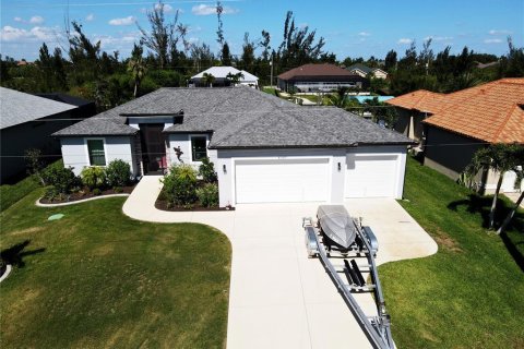 House in Port Charlotte, Florida 3 bedrooms, 160.16 sq.m. № 2419802 - photo 4
