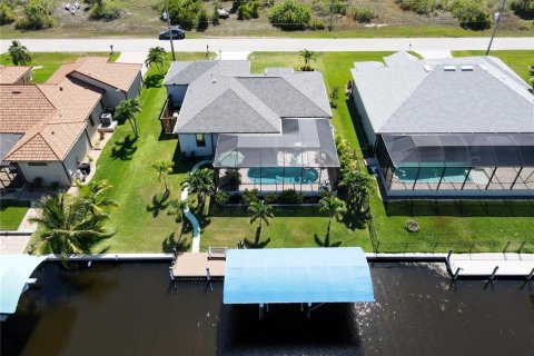 House in Port Charlotte, Florida 3 bedrooms, 160.16 sq.m. № 2419802 - photo 23