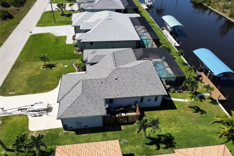 House in Port Charlotte, Florida 3 bedrooms, 160.16 sq.m. № 2419802 - photo 24