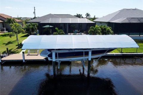 House in Port Charlotte, Florida 3 bedrooms, 160.16 sq.m. № 2419802 - photo 30