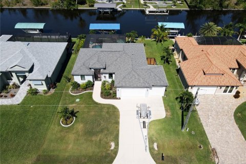 House in Port Charlotte, Florida 3 bedrooms, 160.16 sq.m. № 2419802 - photo 3