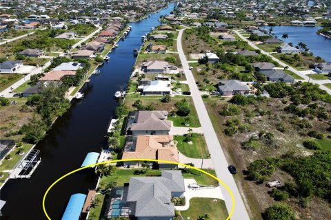 House in Port Charlotte, Florida 3 bedrooms, 160.16 sq.m. № 2419802 - photo 6