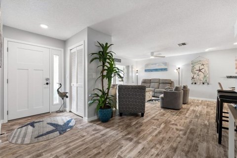 Condo in Dunedin, Florida, 2 bedrooms  № 2418848 - photo 18