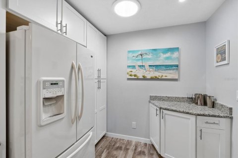 Condo in Dunedin, Florida, 2 bedrooms  № 2418848 - photo 27