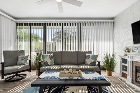 Condo in Dunedin, Florida, 2 bedrooms  № 2418848 - photo 23