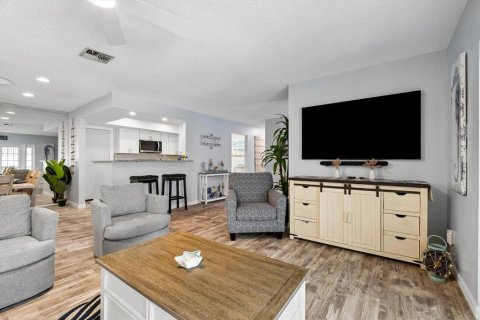 Condo in Dunedin, Florida, 2 bedrooms  № 2418848 - photo 7