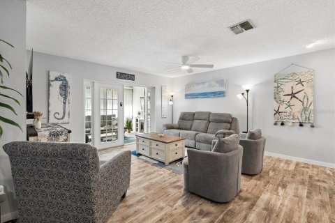 Condo in Dunedin, Florida, 2 bedrooms  № 2418848 - photo 19