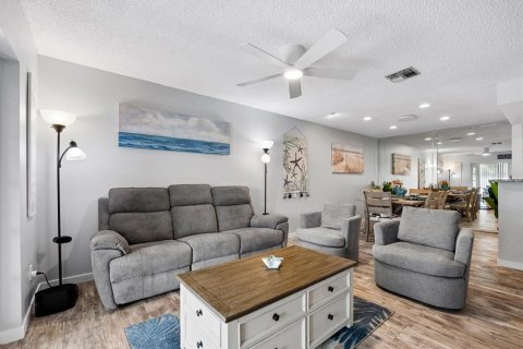 Condo in Dunedin, Florida, 2 bedrooms  № 2418848 - photo 22
