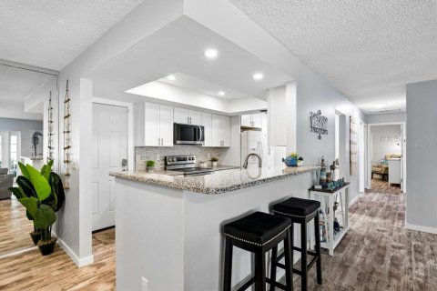 Condo in Dunedin, Florida, 2 bedrooms  № 2418848 - photo 9