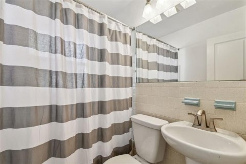 House in Saint Petersburg, Florida 4 bedrooms, 216.93 sq.m. № 1657914 - photo 14