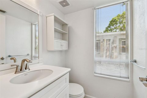 House in Saint Petersburg, Florida 4 bedrooms, 216.93 sq.m. № 1657914 - photo 2