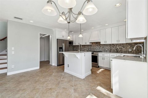 House in Saint Petersburg, Florida 4 bedrooms, 216.93 sq.m. № 1657914 - photo 30