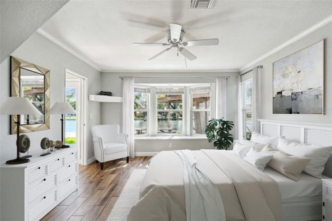 House in Saint Petersburg, Florida 4 bedrooms, 216.93 sq.m. № 1657914 - photo 8