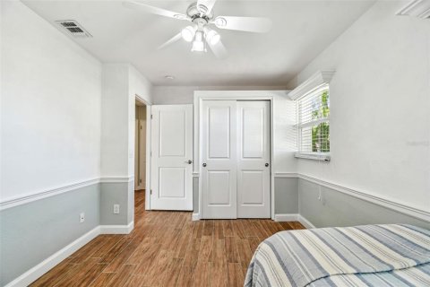 House in Saint Petersburg, Florida 4 bedrooms, 216.93 sq.m. № 1657914 - photo 13
