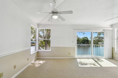 House in Saint Petersburg, Florida 4 bedrooms, 216.93 sq.m. № 1657914 - photo 17
