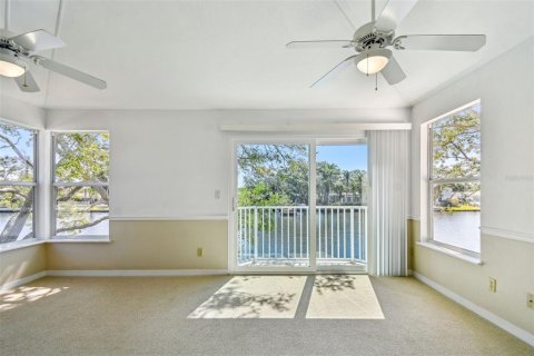 House in Saint Petersburg, Florida 4 bedrooms, 216.93 sq.m. № 1657914 - photo 19
