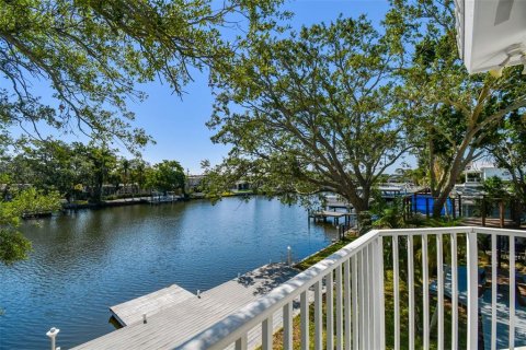 House in Saint Petersburg, Florida 4 bedrooms, 216.93 sq.m. № 1657914 - photo 20