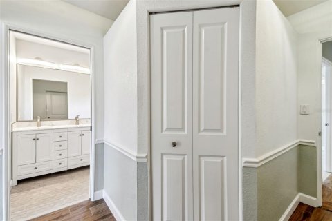 House in Saint Petersburg, Florida 4 bedrooms, 216.93 sq.m. № 1657914 - photo 11