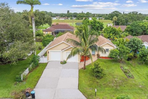 Casa en Palm Bay, Florida 3 dormitorios, 172.8 m2 № 2105849