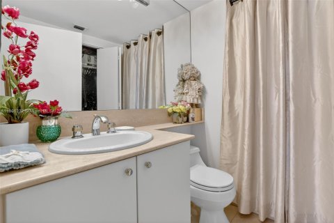 Condo in Aventura, Florida, 2 bedrooms  № 1948985 - photo 26