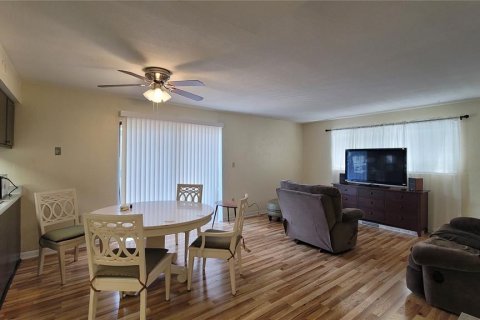 Condominio en alquiler en Gainesville, Florida, 2 dormitorios, 81.2 m2 № 1915433 - foto 4