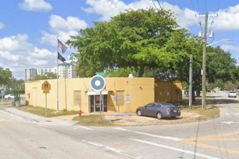 Commercial property in Pompano Beach, Florida № 2176952