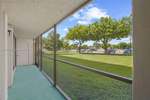 Condominio en alquiler en Miami, Florida, 2 dormitorios, 89.65 m2 № 1804306 - foto 12