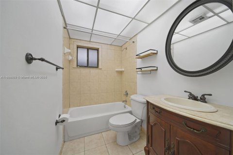 Condominio en alquiler en Miami, Florida, 2 dormitorios, 89.65 m2 № 1804306 - foto 11