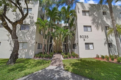 Condominio en alquiler en Miami, Florida, 2 dormitorios, 89.65 m2 № 1804306 - foto 1