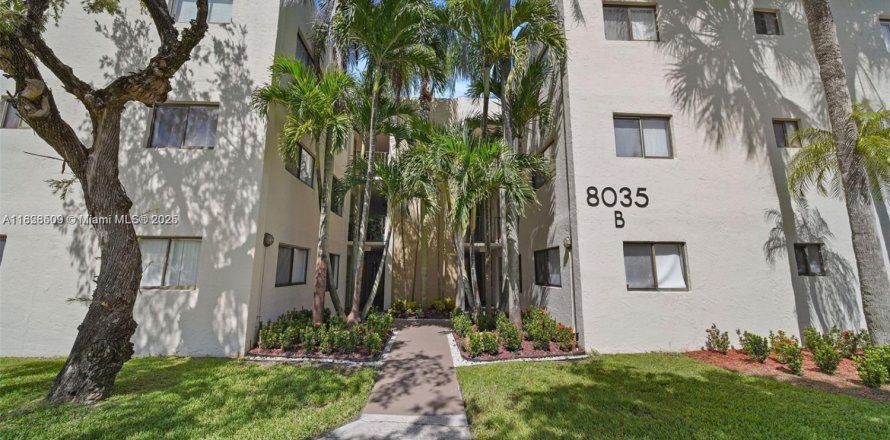 Condominio en Miami, Florida, 2 dormitorios  № 1804306