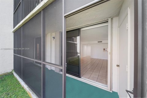 Condominio en alquiler en Miami, Florida, 2 dormitorios, 89.65 m2 № 1804306 - foto 13