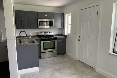 Villa ou maison à vendre à Hollywood, Floride: 4 chambres, 120.12 m2 № 1979204 - photo 1