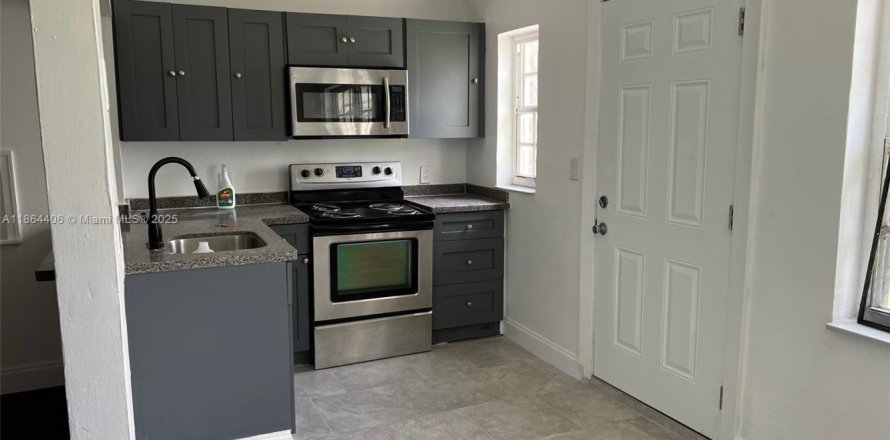 Villa ou maison à Hollywood, Floride 4 chambres, 120.12 m2 № 1979204