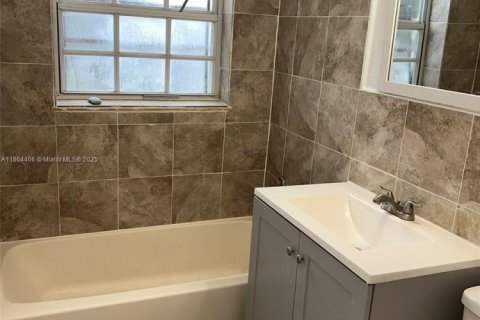 Villa ou maison à vendre à Hollywood, Floride: 4 chambres, 120.12 m2 № 1979204 - photo 10