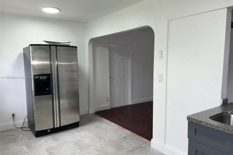 Villa ou maison à vendre à Hollywood, Floride: 4 chambres, 120.12 m2 № 1979204 - photo 13