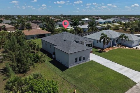 House in Port Charlotte, Florida 4 bedrooms, 217.95 sq.m. № 2203219 - photo 5