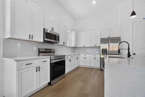 House in Port Charlotte, Florida 4 bedrooms, 217.95 sq.m. № 2203219 - photo 22