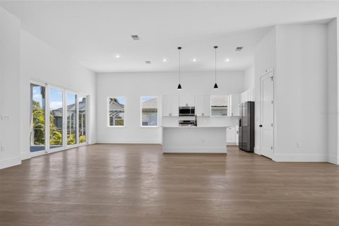 House in Port Charlotte, Florida 4 bedrooms, 217.95 sq.m. № 2203219 - photo 16