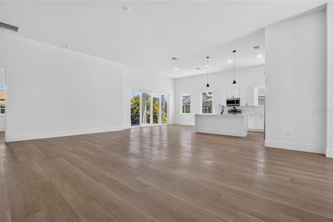 House in Port Charlotte, Florida 4 bedrooms, 217.95 sq.m. № 2203219 - photo 13