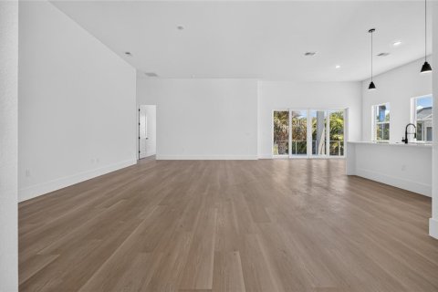 House in Port Charlotte, Florida 4 bedrooms, 217.95 sq.m. № 2203219 - photo 15