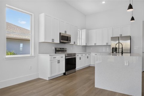 House in Port Charlotte, Florida 4 bedrooms, 217.95 sq.m. № 2203219 - photo 21