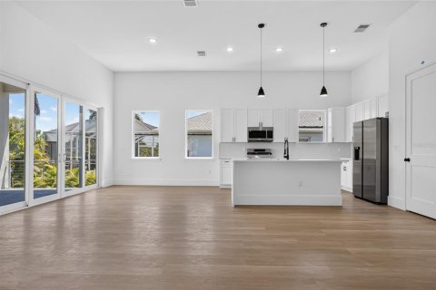 House in Port Charlotte, Florida 4 bedrooms, 217.95 sq.m. № 2203219 - photo 19
