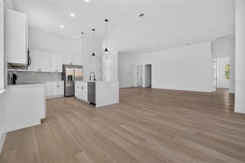 House in Port Charlotte, Florida 4 bedrooms, 217.95 sq.m. № 2203219 - photo 20