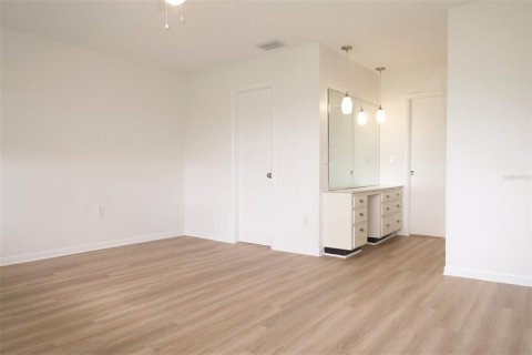 House in Sun City Center, Florida 3 bedrooms, 161.28 sq.m. № 1913482 - photo 15