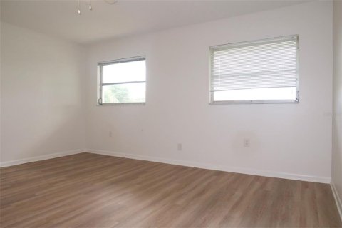 House in Sun City Center, Florida 3 bedrooms, 161.28 sq.m. № 1913482 - photo 16