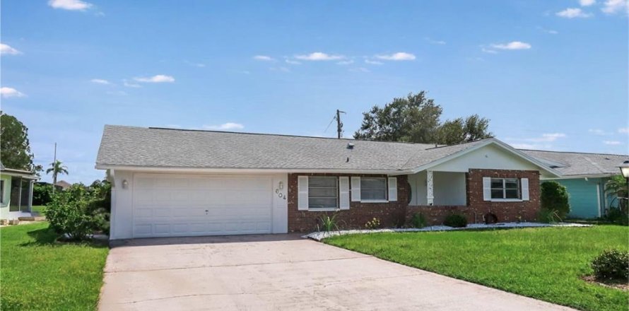 House in Sun City Center, Florida 3 bedrooms, 161.28 sq.m. № 1913482